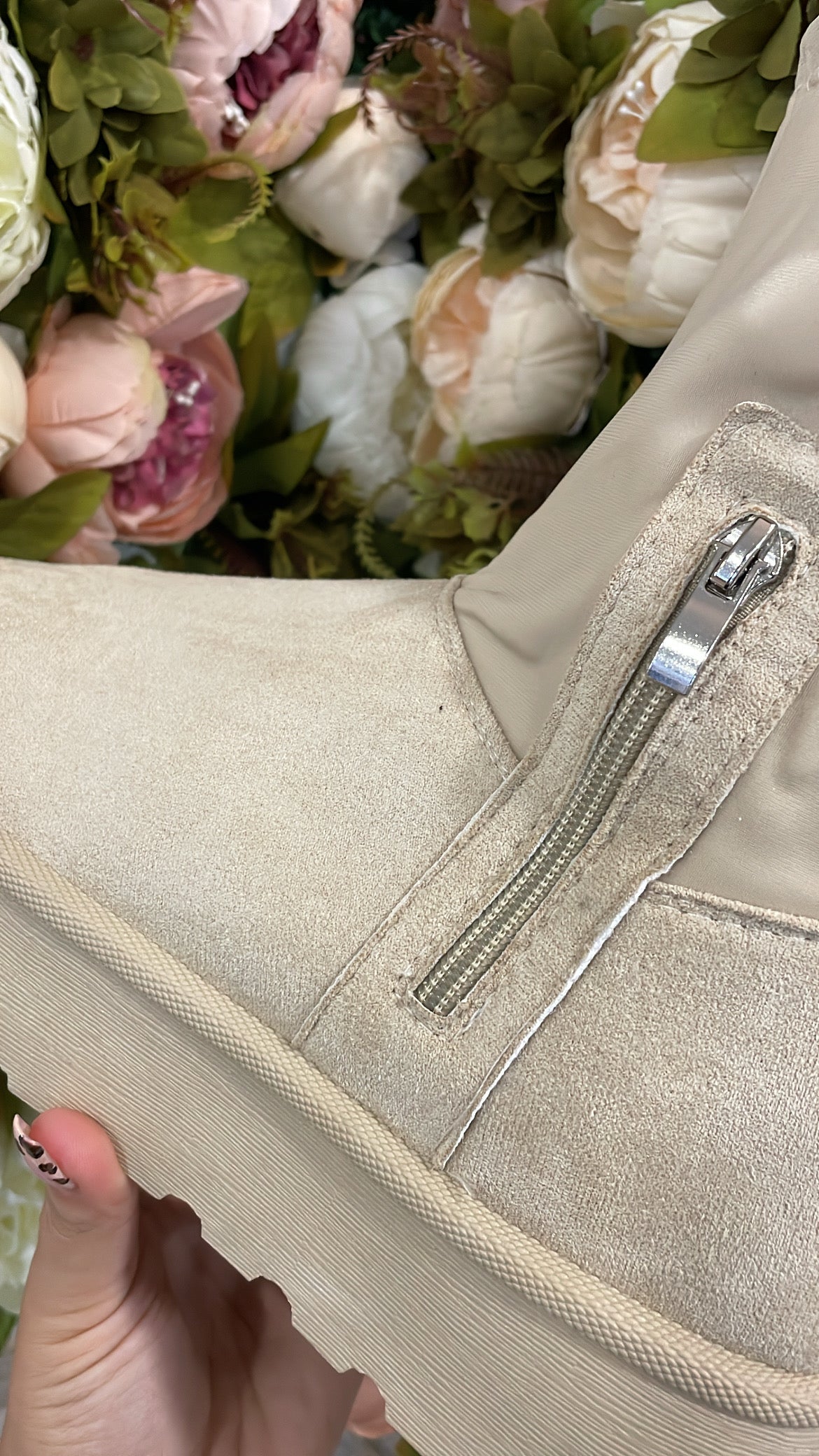 Bottine à plate-forme beige en daim