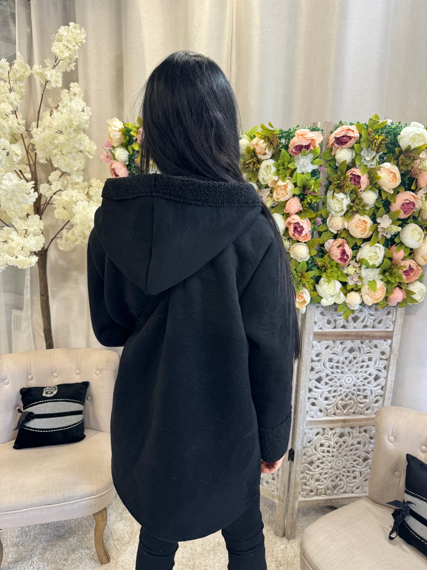 Manteau à capuche noir effet mouton